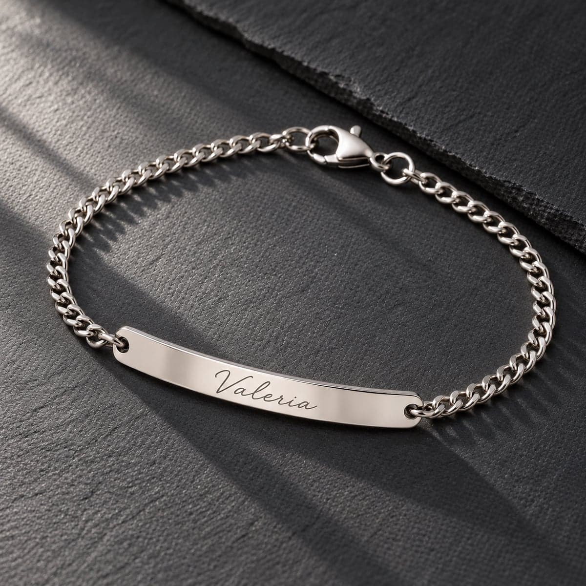 Pulsera de acero grabada con nombre